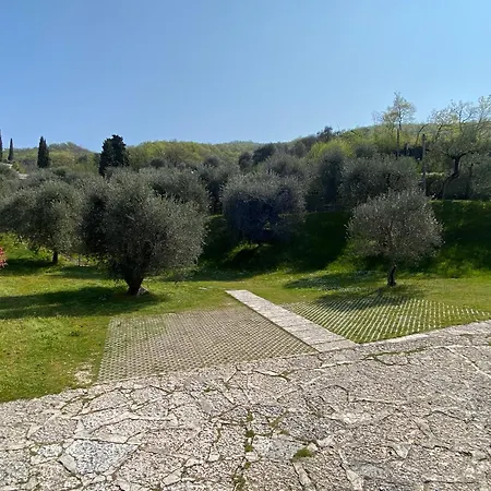 Lakeside 'al Crero' Holiday home Torri Del Benaco